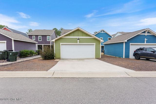 253 Legacy Lakes Way, Aberdeen, NC 28315