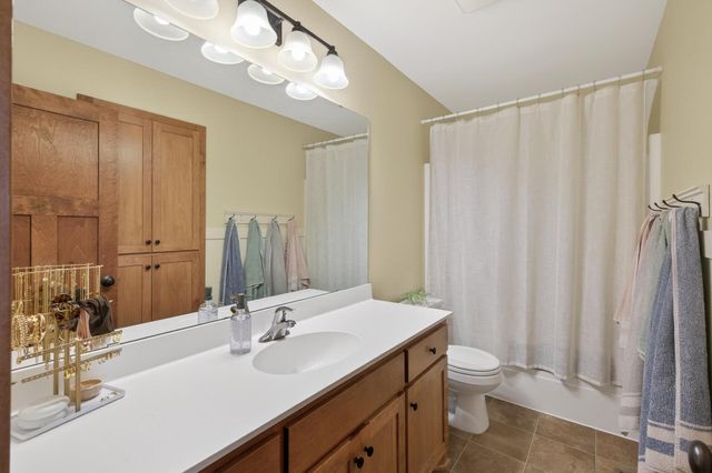 15692 Enfield Avenue N, Hugo, MN 55038