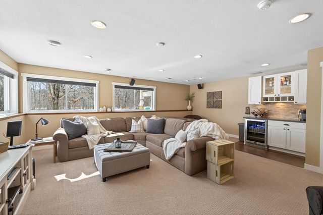 15692 Enfield Avenue N, Hugo, MN 55038