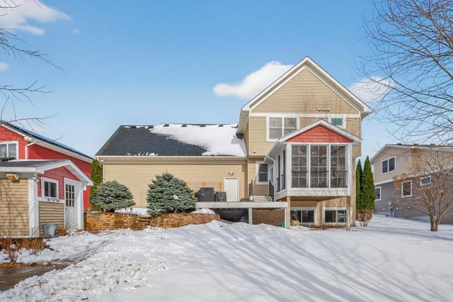 15692 Enfield Avenue N, Hugo, MN 55038