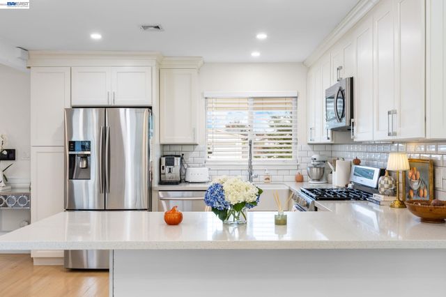 613 Minerva St, Hayward, CA 94544