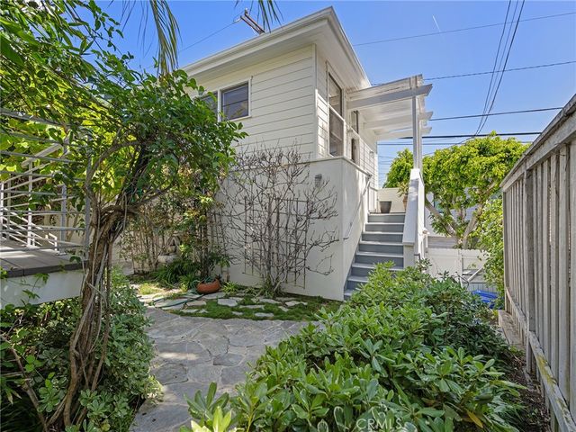 2108 Grandview Avenue, Manhattan Beach, CA 90266