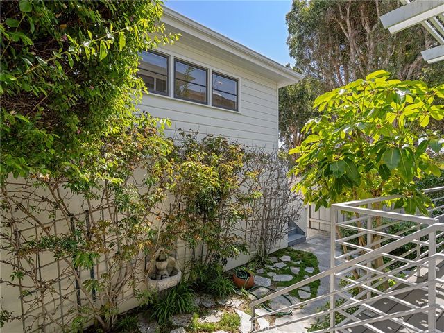 2108 Grandview Avenue, Manhattan Beach, CA 90266