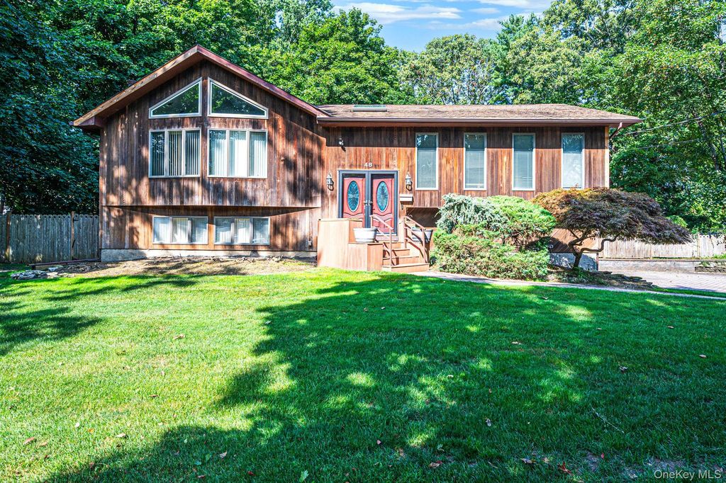 48 Oak Avenue, Smithtown, NY 11787 — photo 3