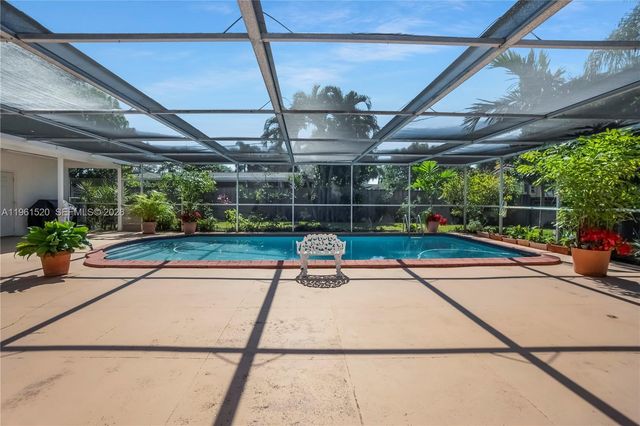 612 N 46th Ave, Hollywood, FL 33021