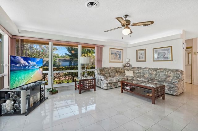 612 N 46th Ave, Hollywood, FL 33021