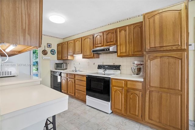 612 N 46th Ave, Hollywood, FL 33021