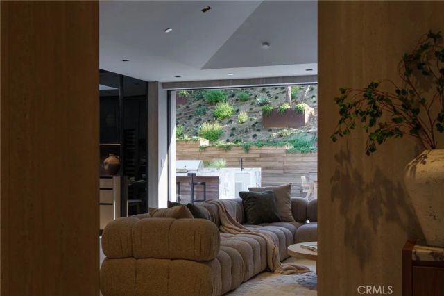 3187 Oakdell Rd, Studio City, CA 91604
