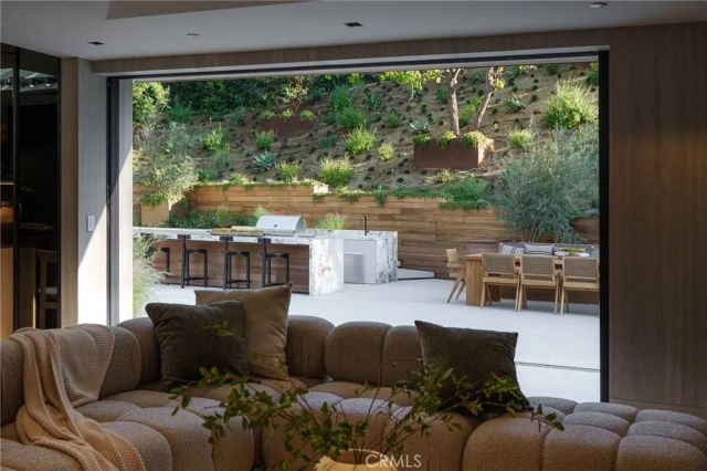 3187 Oakdell Rd, Studio City, CA 91604