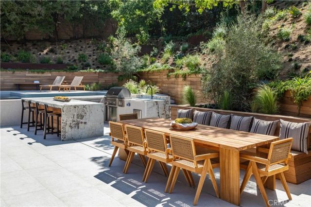 3187 Oakdell Rd, Studio City, CA 91604
