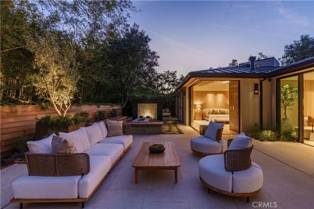 3187 Oakdell Rd, Studio City, CA 91604