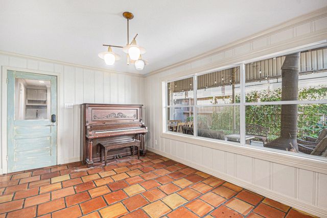 4907 Chestnut Street, Bellaire, TX 77401