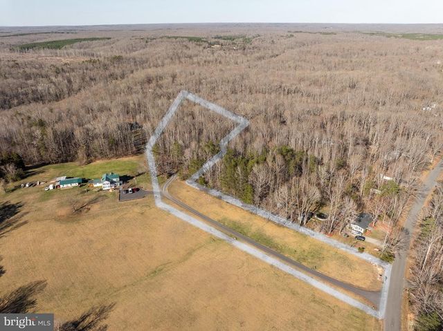 4 DILLARD RD, Fredericksburg, VA 22407