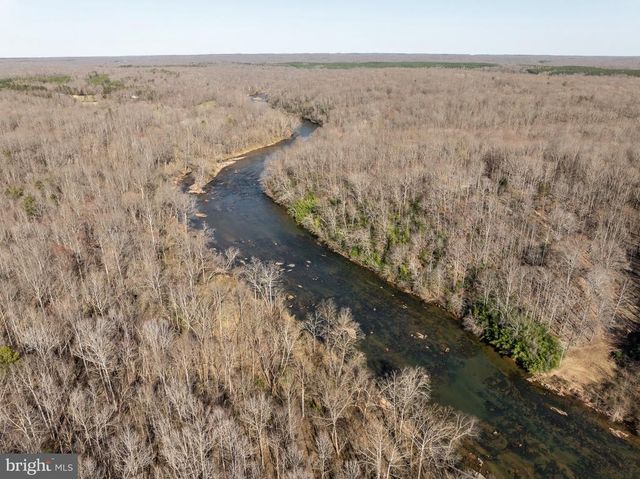 4 DILLARD RD, Fredericksburg, VA 22407