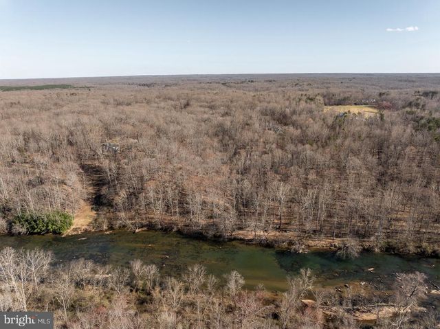 4 DILLARD RD, Fredericksburg, VA 22407