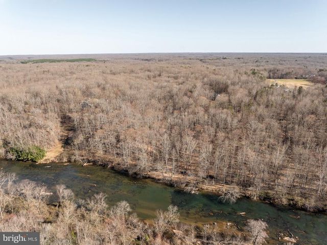 4 DILLARD RD, Fredericksburg, VA 22407