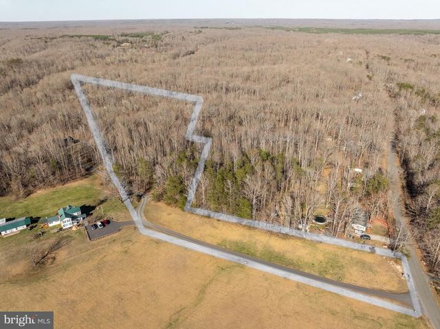 4 DILLARD RD, Fredericksburg, VA 22407