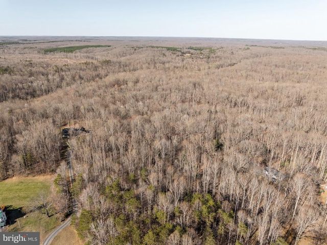 4 DILLARD RD, Fredericksburg, VA 22407