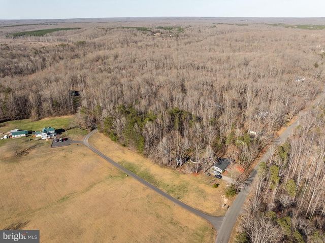 4 DILLARD RD, Fredericksburg, VA 22407