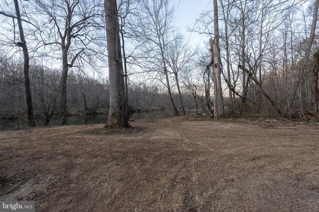 4 DILLARD RD, Fredericksburg, VA 22407