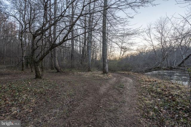 4 DILLARD RD, Fredericksburg, VA 22407