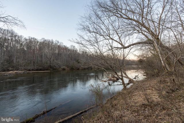 4 DILLARD RD, Fredericksburg, VA 22407