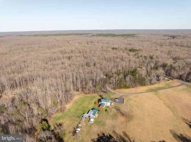 4 DILLARD RD, Fredericksburg, VA 22407