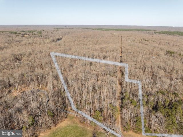 4 DILLARD RD, Fredericksburg, VA 22407