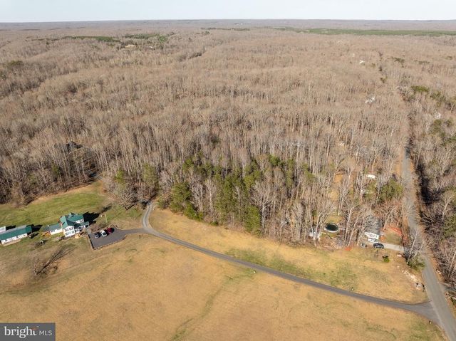 4 DILLARD RD, Fredericksburg, VA 22407