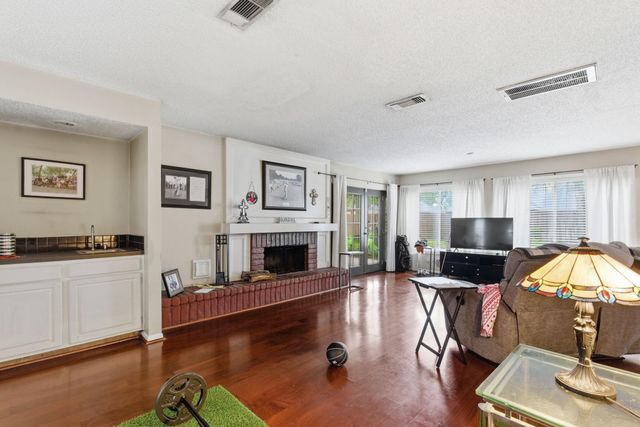 11426 Hambleton Way, Houston, TX 77065