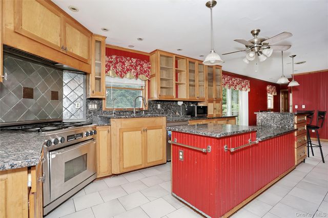 6 Nicole Way, Spring Valley, NY 10977