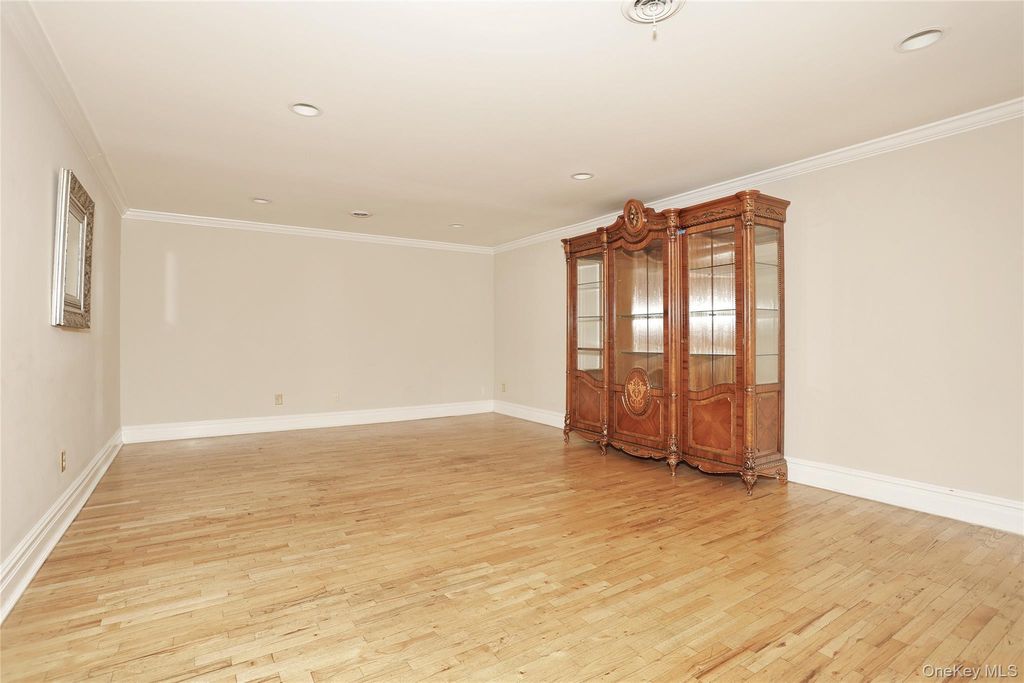 6 Nicole Way, Spring Valley, NY 10977 — photo 5