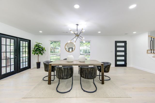 926 Old Lake Road, Houston, TX 77057
