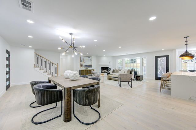 926 Old Lake Road, Houston, TX 77057