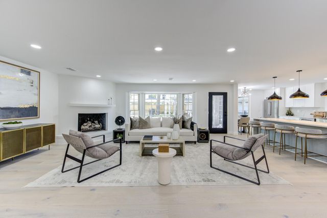 926 Old Lake Road, Houston, TX 77057