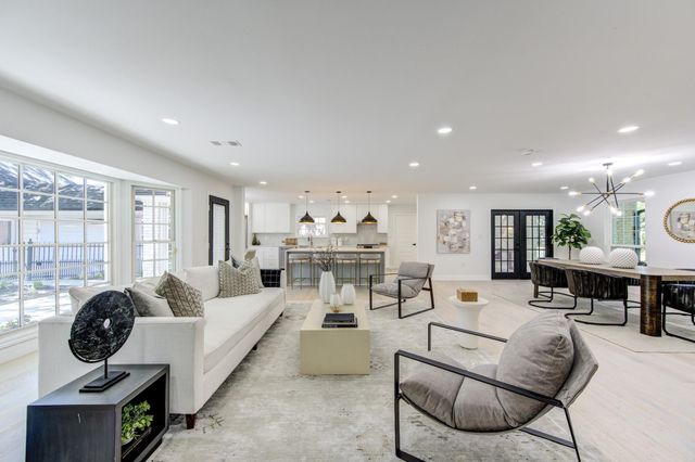 926 Old Lake Road, Houston, TX 77057