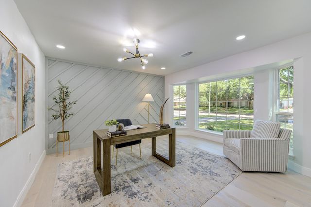926 Old Lake Road, Houston, TX 77057