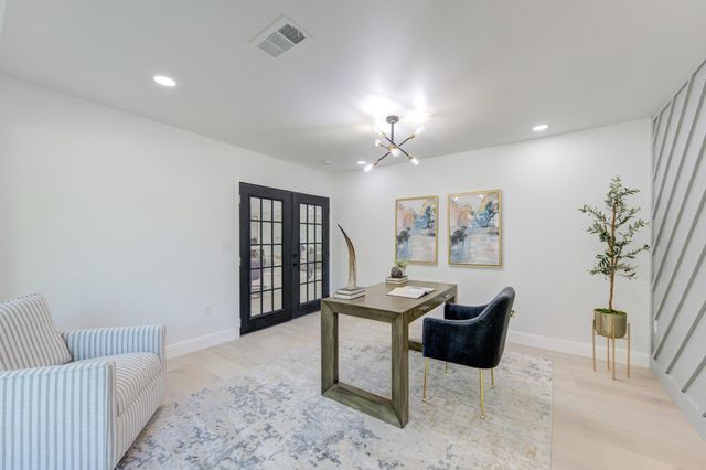 926 Old Lake Road, Houston, TX 77057