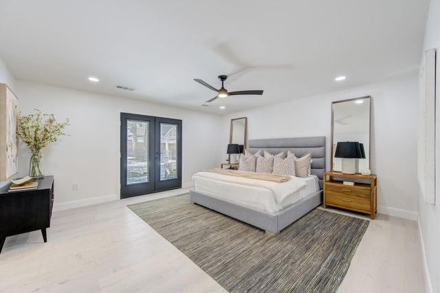 926 Old Lake Road, Houston, TX 77057
