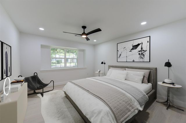 926 Old Lake Road, Houston, TX 77057