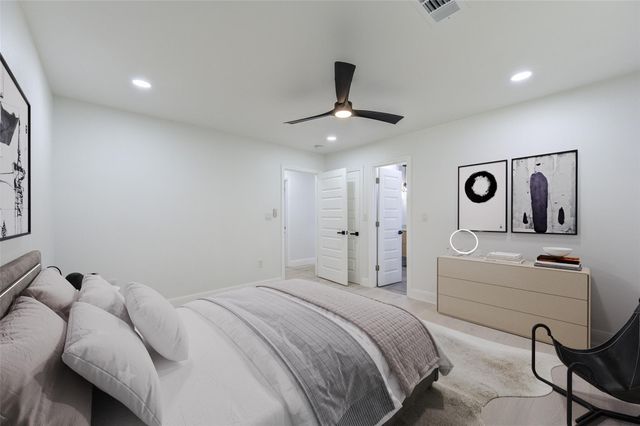 926 Old Lake Road, Houston, TX 77057