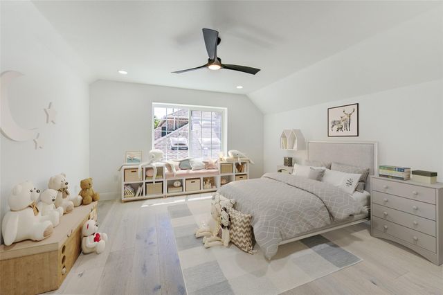 926 Old Lake Road, Houston, TX 77057