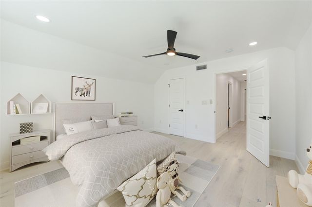926 Old Lake Road, Houston, TX 77057