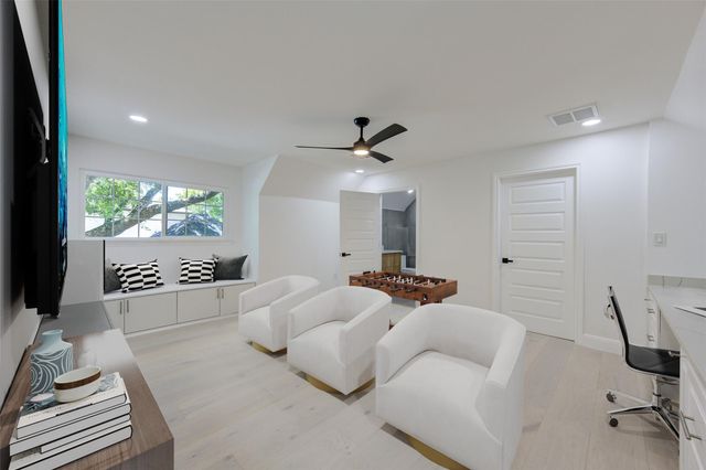 926 Old Lake Road, Houston, TX 77057