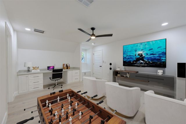 926 Old Lake Road, Houston, TX 77057