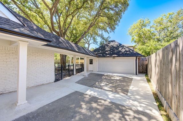 926 Old Lake Road, Houston, TX 77057