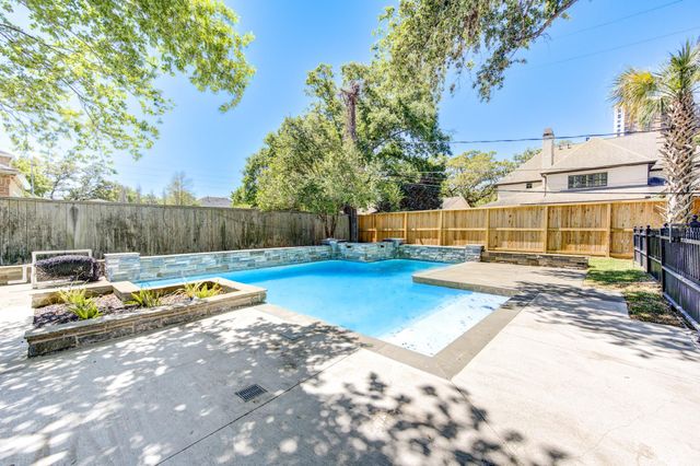 926 Old Lake Road, Houston, TX 77057