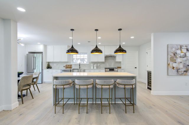 926 Old Lake Road, Houston, TX 77057