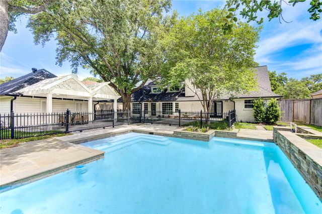 926 Old Lake Road, Houston, TX 77057