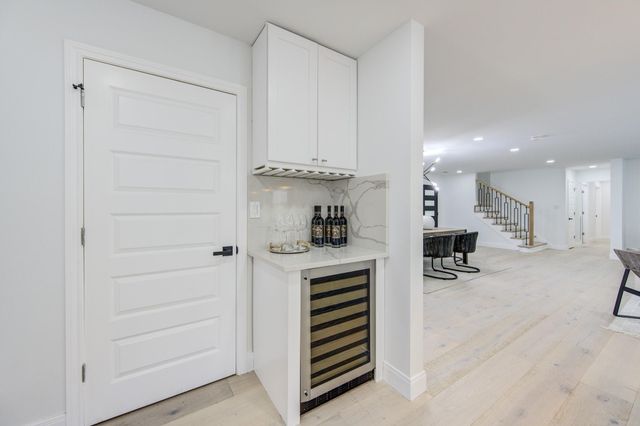 926 Old Lake Road, Houston, TX 77057